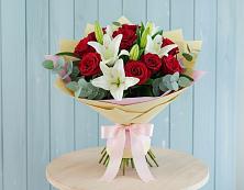 Букет цветов из:  Лилии и Розы в Евсеево