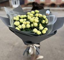 Букет Белые кустовые розы Солинеро в Евсеево