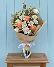 Букет цветов из:  Альстромерии, Лизиантусы, Розы и Хризантемы в Евсеево