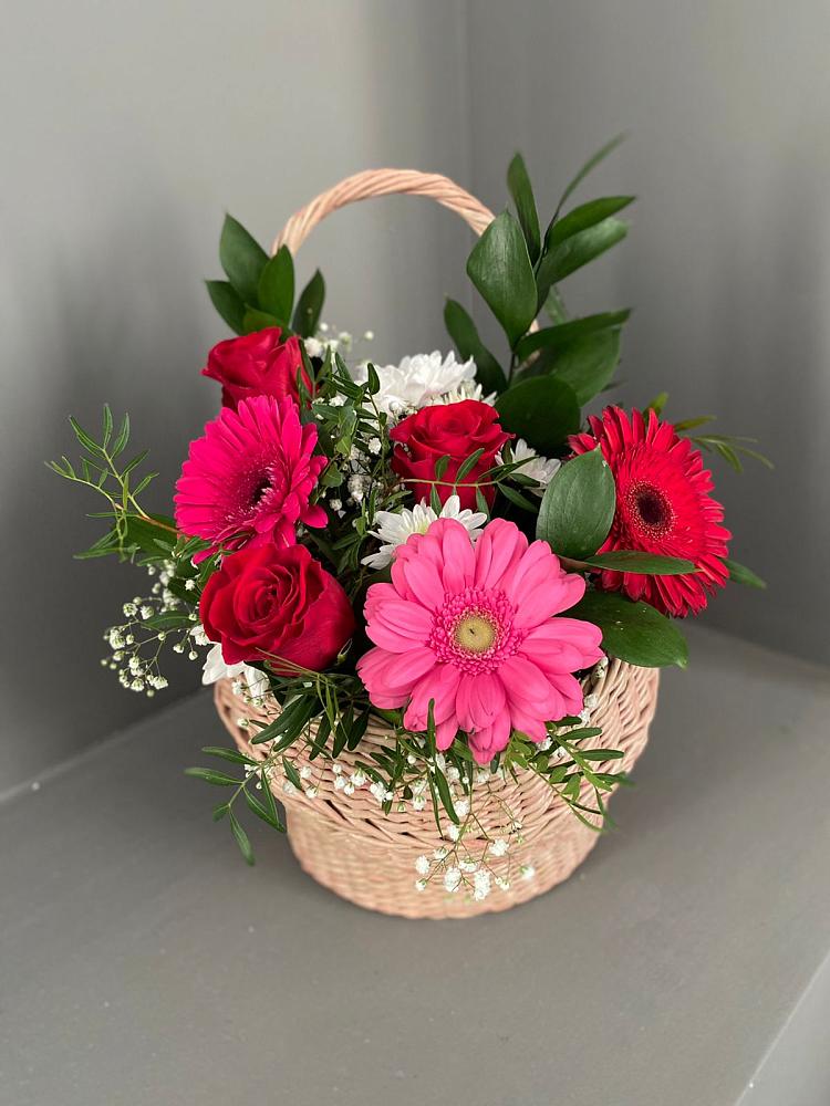 Цветочная композиция из Розы, Хризантемы и Герберы в корзине в Евсеево