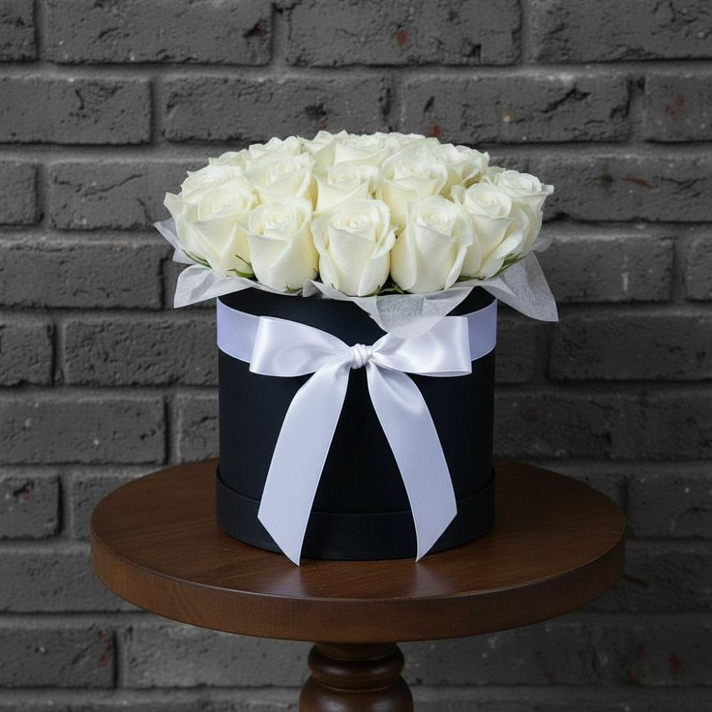 Цветочная композиция из Розы в шляпной коробке в Евсеево