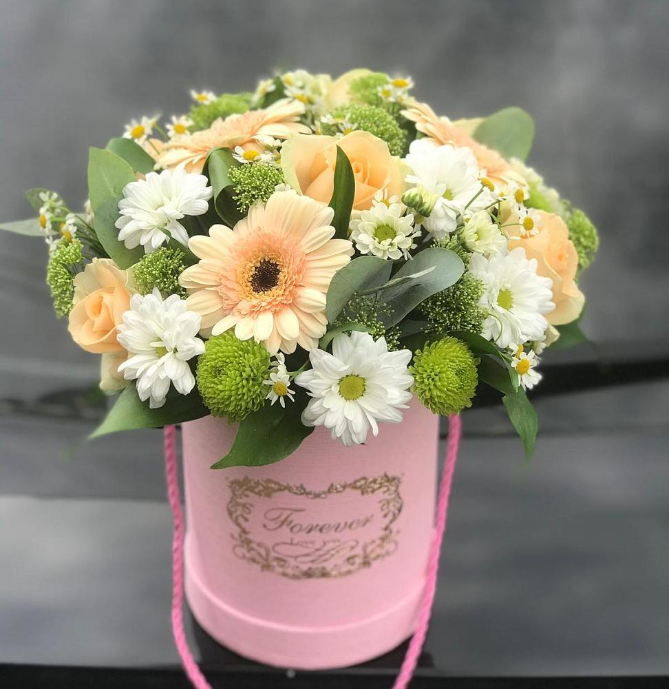 Цветочная композиция из Розы, Герберы и Хризантемы в шляпной коробке в Евсеево